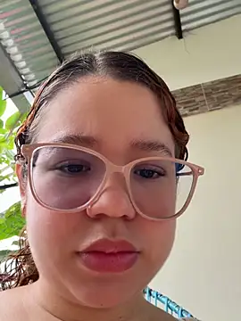 Snapshot of Lucyklein2022 chatting on 06-12-26, 02:59 Lucyklein2022 online show from 06-12-26, 02:59