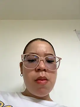 Snapshot of Lucyklein2022 chatting on 03-29-26, 04:41 Lucyklein2022 online show from 03-29-26, 04:41