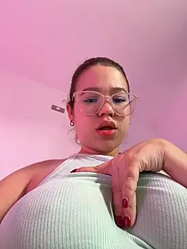 Snapshot of Lucyklein2022 chatting on 04-19-26, 06:10 Lucyklein2022 online show from 04-19-26, 06:10
