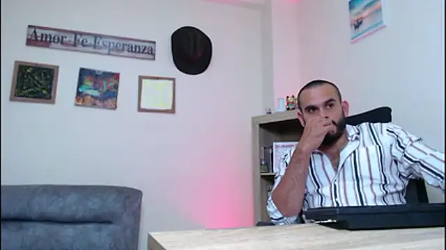 Snapshot of cowboyht chatting on 06-10-26, 05:41 cowboyht online show from 06-10-26, 05:41