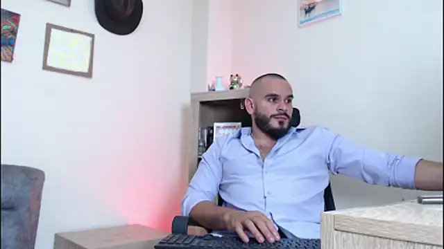 Snapshot of cowboyht chatting on 06-12-26, 06:00 cowboyht online show from 06-12-26, 06:00