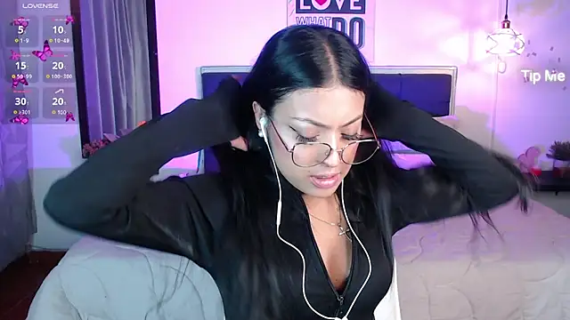 Snapshot of vaness_weet chatting on 03-06-25, 08:37 vaness weet online show from 03-06-25, 08:37