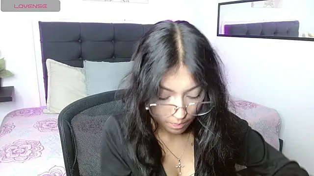Snapshot of vaness_weet chatting on 05-25-26, 08:18 vaness weet online show from 05-25-26, 08:18
