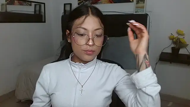 vaness weet online show from 11-14-25, 08:23