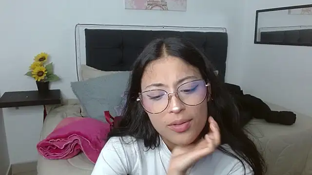 Snapshot of vaness_weet chatting on 04-28-26, 07:51 vaness weet online show from 04-28-26, 07:51