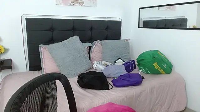 vaness weet online show from 02-25-26, 08:19