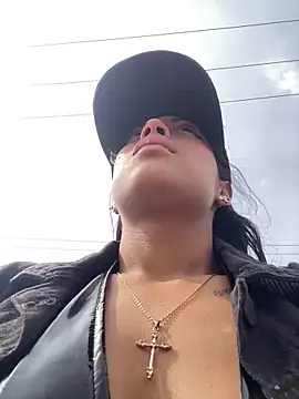 vaness weet online show from 12-18-25, 07:18