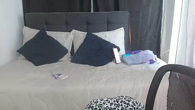 vaness weet online show from 11-22-25, 08:40