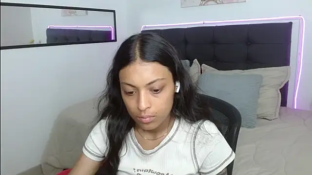 vaness weet online show from 04-18-26, 06:54