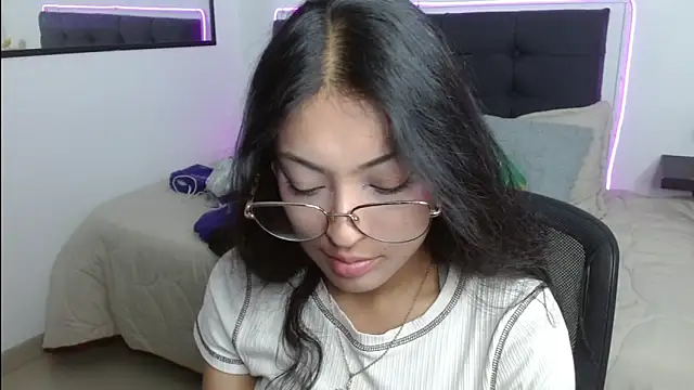 Snapshot of vaness_weet chatting on 04-21-26, 07:42 vaness weet online show from 04-21-26, 07:42
