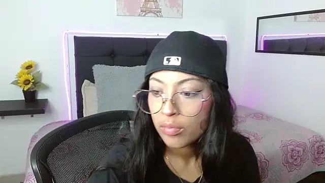 Snapshot of vaness_weet chatting on 05-17-26, 08:20 vaness weet online show from 05-17-26, 08:20