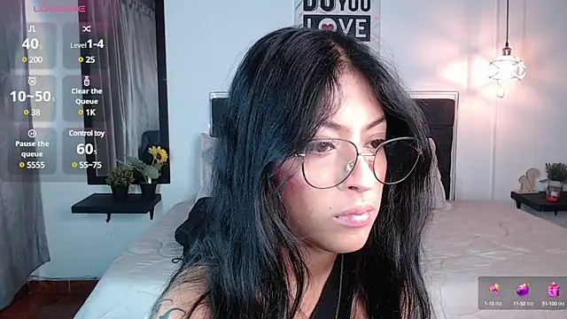 Snapshot of vaness_weet chatting on 03-14-25, 07:55 vaness weet online show from 03-14-25, 07:55