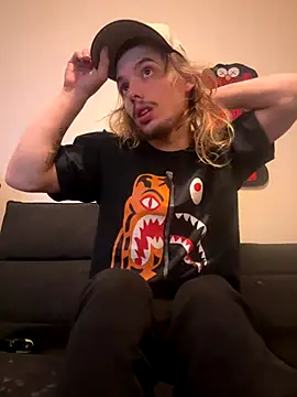 Snapshot of trippyski chatting on 12-08-24, 04:44 trippyski online show from 12-08-24, 04:44