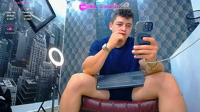 Leonsmoron online show from 03-08-26, 12:38