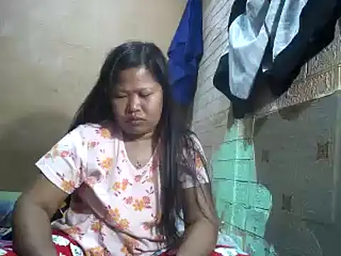 Snapshot of sweethotmom chatting on 02-17-25, 12:22 sweethotmom online show from 02-17-25, 12:22
