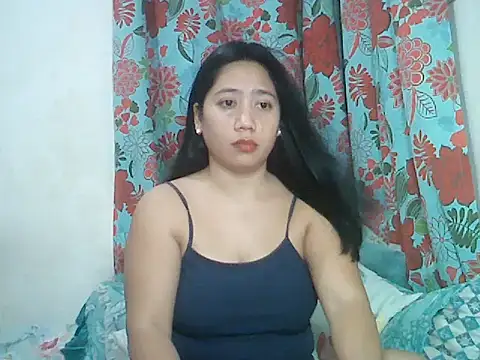 LOVENAYRA1 online show from 06-18-26, 09:47