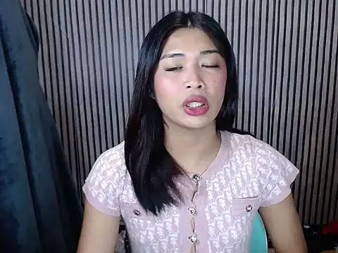 Maria-Moore online show from 10-22-25, 04:06