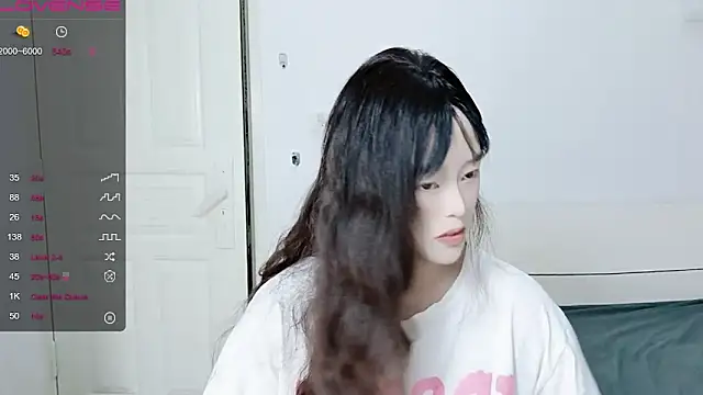 Snapshot of QiuPeiPeimmm chatting on 10-04-25, 01:12 QiuPeiPeimmm online show from 10-04-25, 01:12