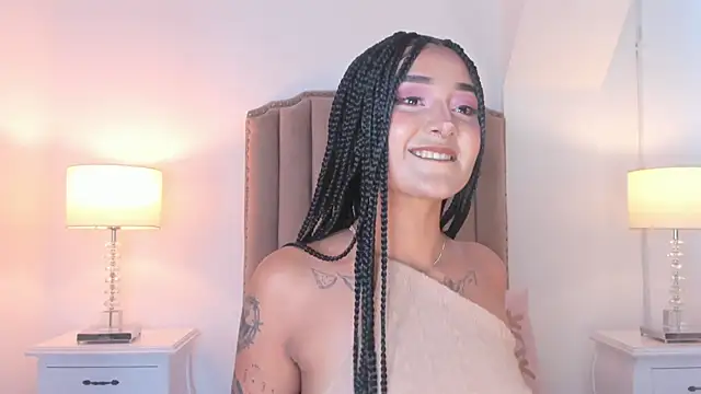 Snapshot of Emma_Torres__ chatting on 05-23-26, 11:20 Emma Torres online show from 05-23-26, 11:20