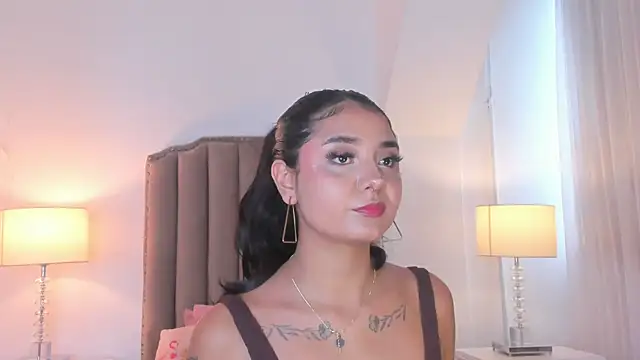Snapshot of Emma_Torres__ chatting on 04-29-26, 12:20 Emma Torres online show from 04-29-26, 12:20