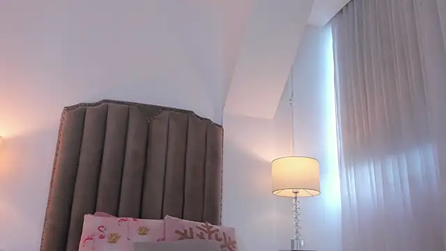 Snapshot of Emma_Torres__ chatting on 06-07-26, 12:43 Emma Torres online show from 06-07-26, 12:43