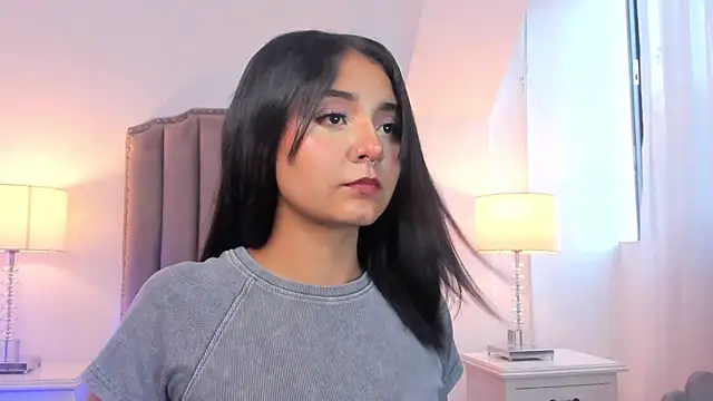 Snapshot of Emma_Torres__ chatting on 03-21-25, 12:06 Emma Torres online show from 03-21-25, 12:06