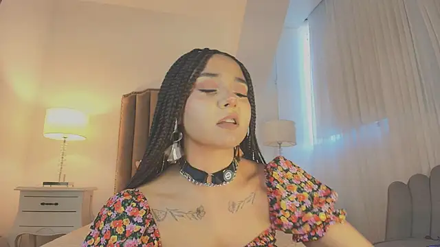 Emma Torres   online show from 11-11-25, 12:22