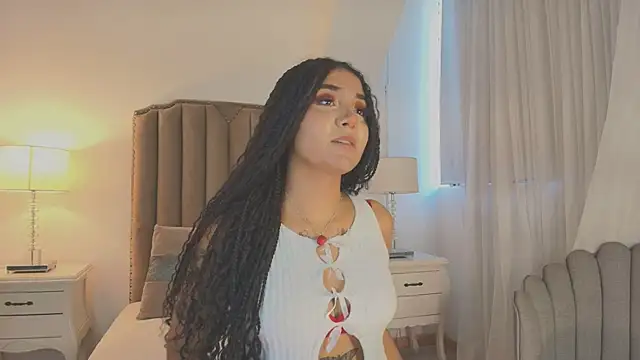 Snapshot of Emma_Torres__ chatting on 09-29-25, 12:11 Emma Torres online show from 09-29-25, 12:11