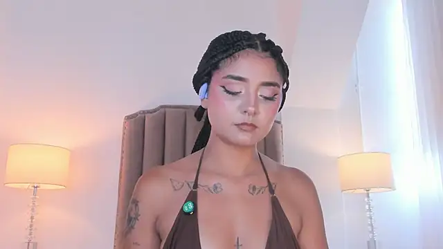 Snapshot of Emma_Torres__ chatting on 06-03-26, 02:33 Emma Torres online show from 06-03-26, 02:33