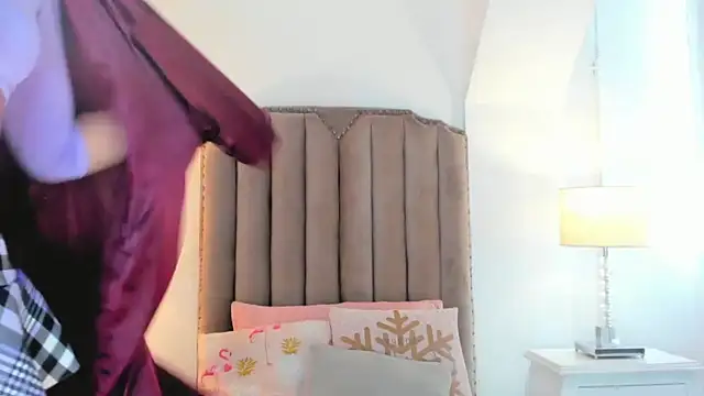 Snapshot of Emma_Torres__ chatting on 05-18-26, 12:54 Emma Torres online show from 05-18-26, 12:54