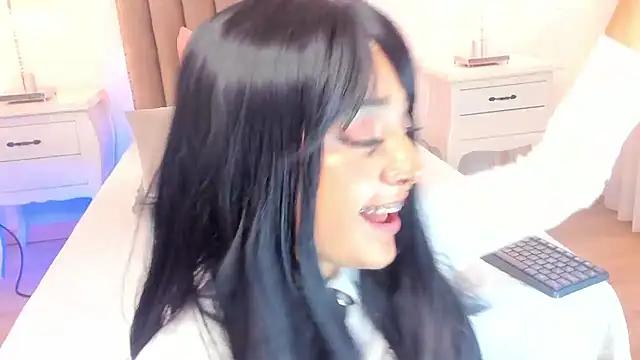 Snapshot of Emma_Torres__ chatting on 02-23-25, 03:08 Emma Torres online show from 02-23-25, 03:08