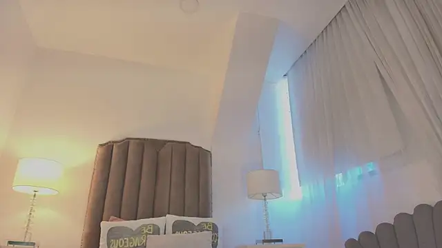 Emma Torres   online show from 11-07-25, 12:21