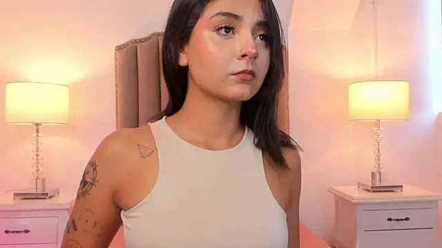 Snapshot of Emma_Torres__ chatting on 03-04-25, 11:51 Emma Torres online show from 03-04-25, 11:51