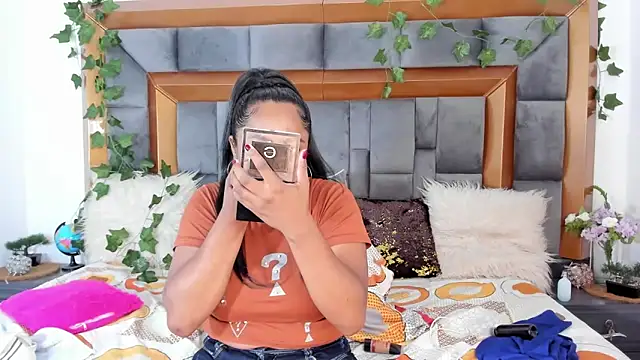 Snapshot of BellaKarla chatting on 03-10-25, 07:50 BellaKarla online show from 03-10-25, 07:50