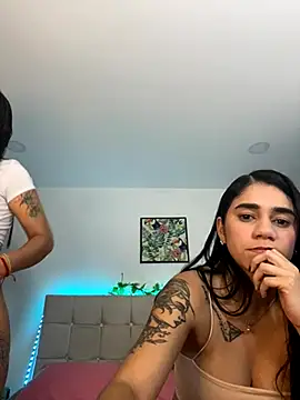 Layla Rachel online show from 10-30-25, 02:54