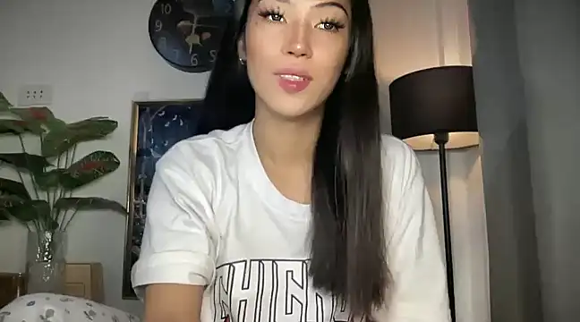 Bella Gordon online show from 02-16-25, 10:33