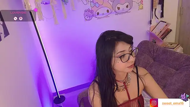 Snapshot of Loving_Ema_1 chatting on 04-23-26, 06:31 Loving Ema 1 online show from 04-23-26, 06:31