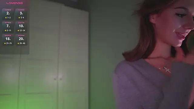 -JuicyMolly- online show from 10-28-25, 04:28