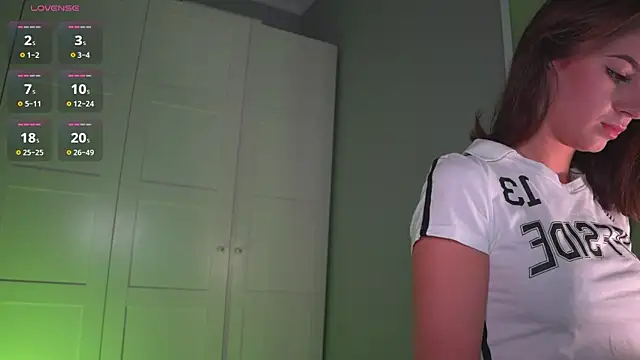 Snapshot of -JuicyMolly- chatting on 10-04-25, 03:46 -JuicyMolly- online show from 10-04-25, 03:46