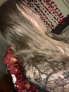 Snapshot of Var_Kiss chatting on 02-21-26, 01:57 Var Kiss online show from 02-21-26, 01:57