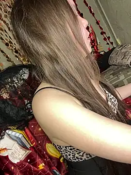 Snapshot of Var_Kiss chatting on 04-25-26, 04:48 Var Kiss online show from 04-25-26, 04:48