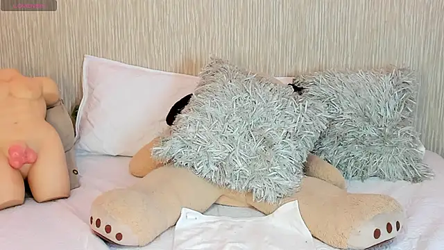 Doll Loren online show from 10-16-25, 05:43