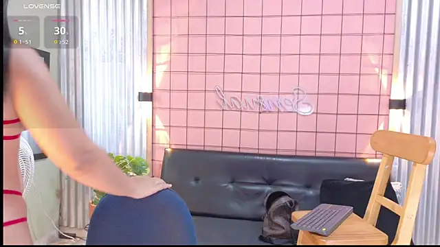 mensia hernandz online show from 10-16-25, 01:19