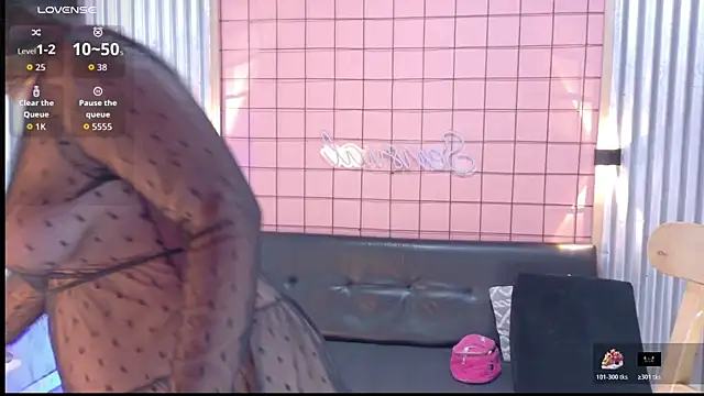 mensia hernandz online show from 10-18-25, 01:35