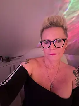 German Milf online show from 12-17-25, 02:00