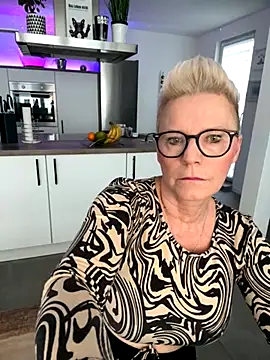 German Milf online show from 11-10-25, 02:00