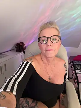 German Milf online show from 11-03-25, 01:47