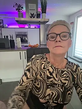 German Milf online show from 11-18-25, 02:42