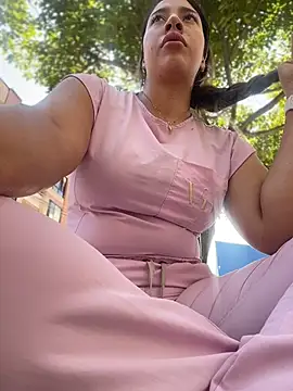 daniela henao online show from 05-22-26, 02:59