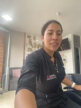 Snapshot of daniela_henao chatting on 03-11-26, 05:40 daniela henao online show from 03-11-26, 05:40